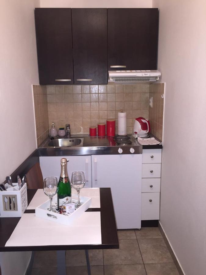 Apartman Besenova Bagian luar foto